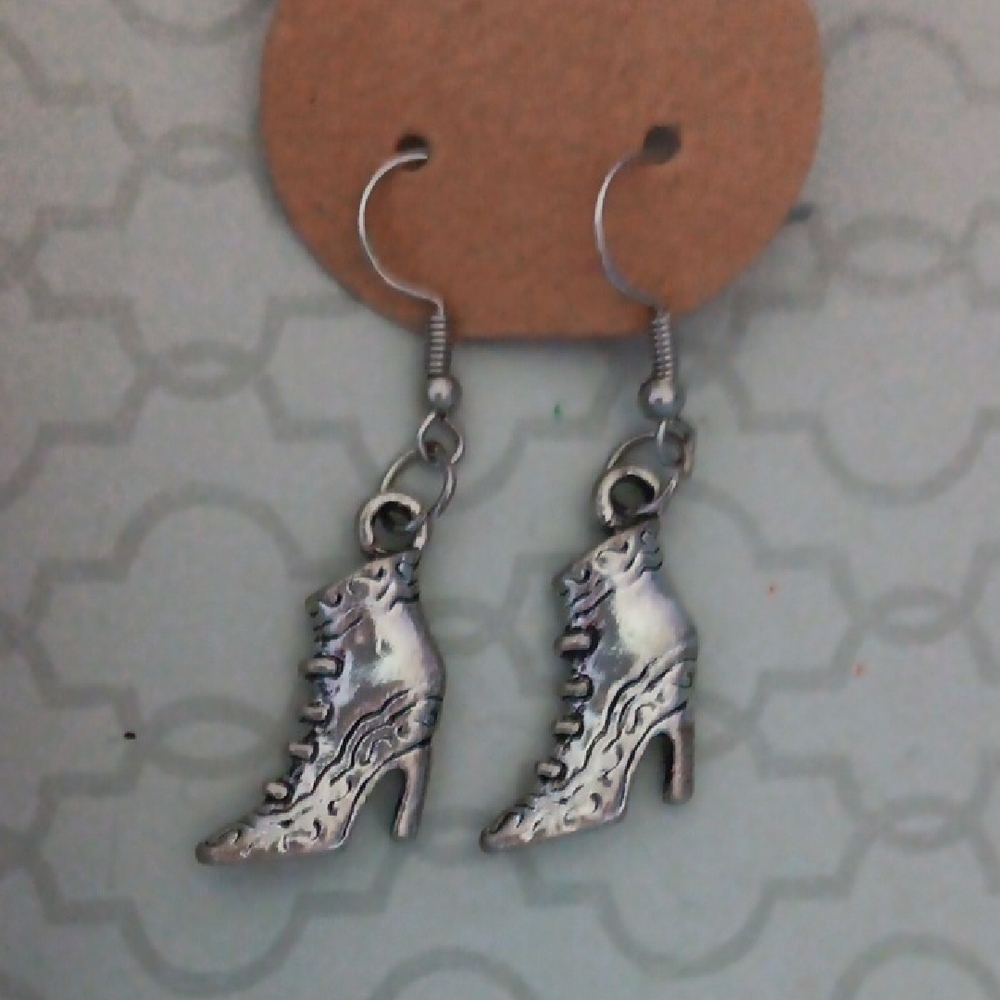 🔷️3-$15🔷️Silver Tone Victorian Style High Heel Boot Dangle Drop Earrings New!